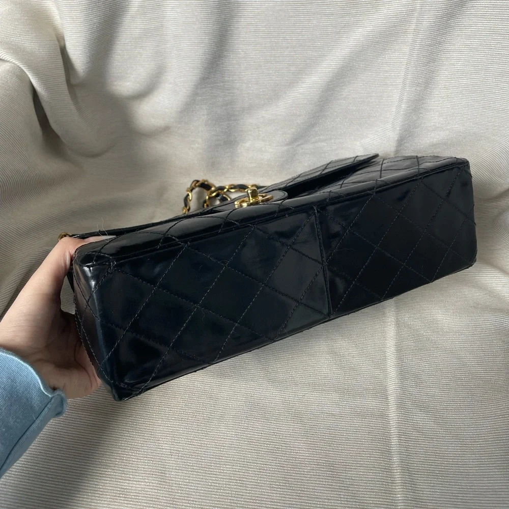 CHANEL Black Quilted Bag with Gold Chain - Picture 4 of 16